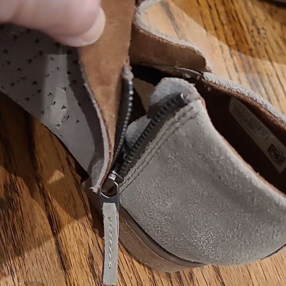 TOMS sz 8M genuine suade ankle boots - Picture 8 of 10